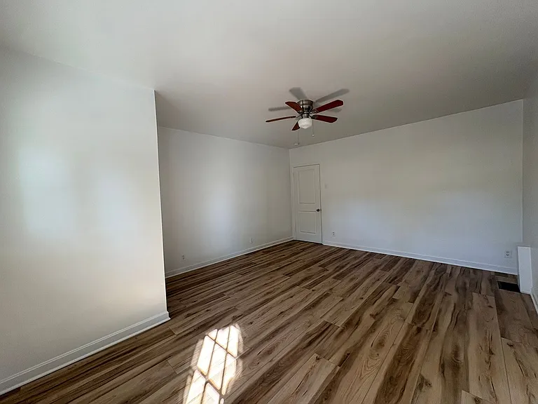 156 E Penn St — Photo 14