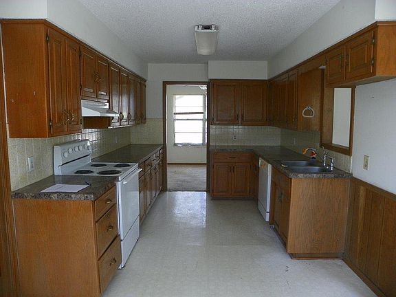 5th image of 2604 E Fairview Ln
