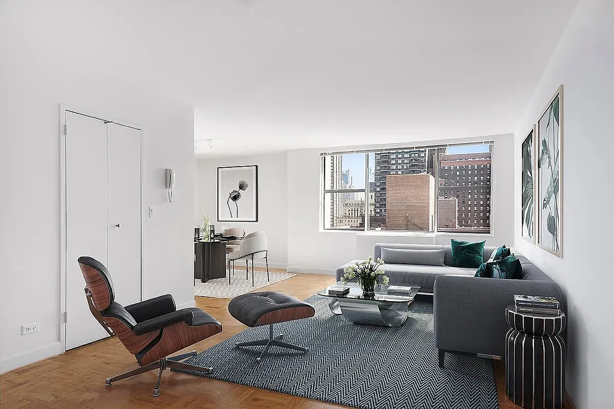 45 West 60th Street — Photo 1