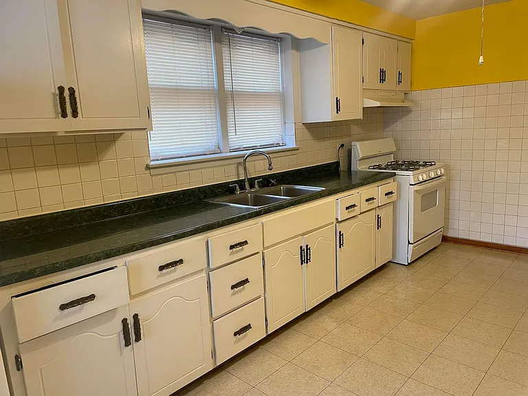 5712 S Meade Ave #2 — Photo 4