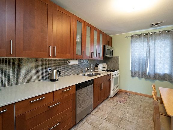 5th image of 39 Bayberry Dr APT 3