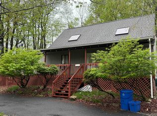 6084 Boardwalk Dr, Tobyhanna, PA 18466