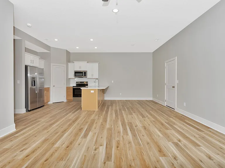 1102 SE 10th Ter — Photo 8