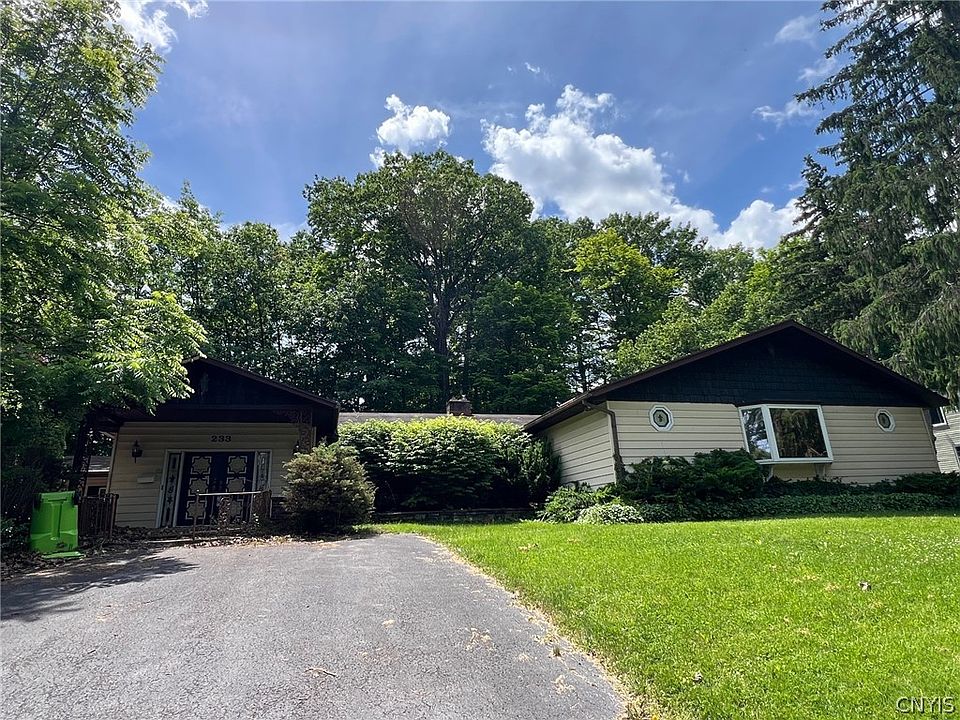 1st image of 233 N Woodland Dr