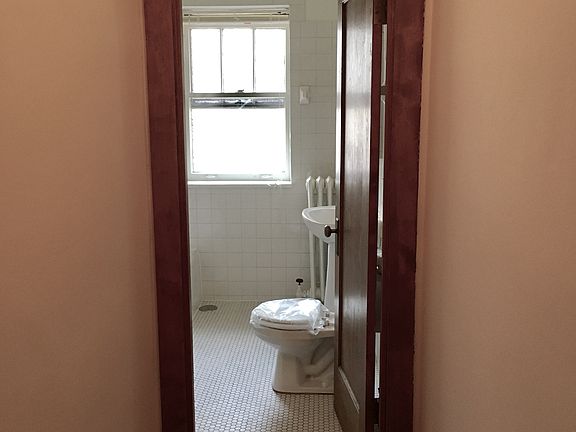 5th image of 5759 N Winthrop Ave APT 1