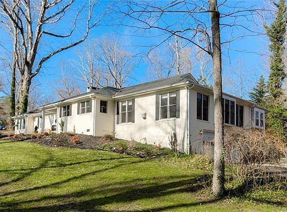 5th image of 300 Beechwood Park