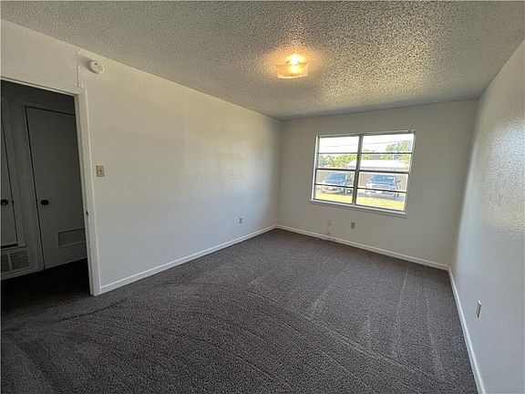 5th image of 511 W Avenue A