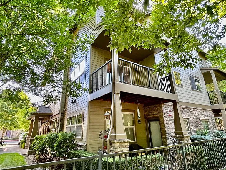 8005 NE Rockne Way — Photo 4