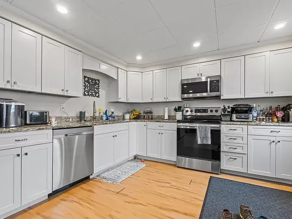 51-53 Jordan Ave, Brunswick, ME 04011