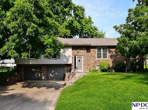 1042 S 217th St, Elkhorn, NE 68022