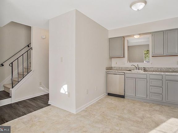 3rd image of 133 Kalmia Ct