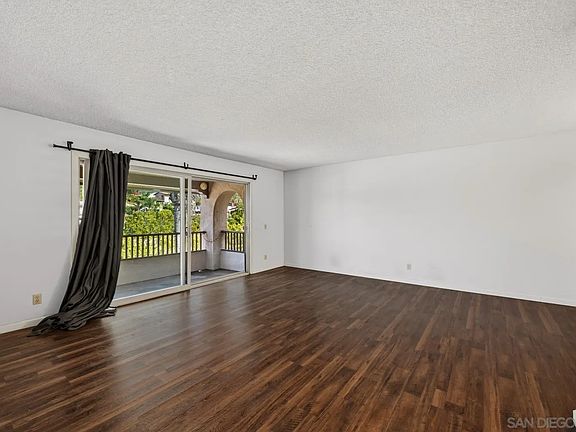 3rd image of 2530 Clairemont Dr Unit 303