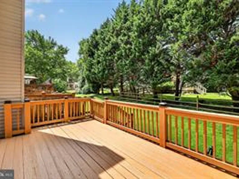 10 Augustine Ct — Photo 30