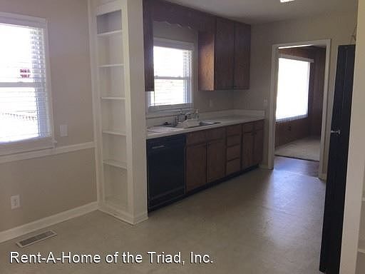 4th image of 4144 Donegal Dr