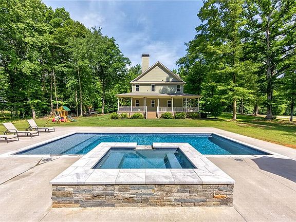 2nd image of 632 Geiger Rd