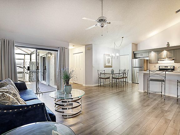 5th image of 8935 Thumbwood Cir B