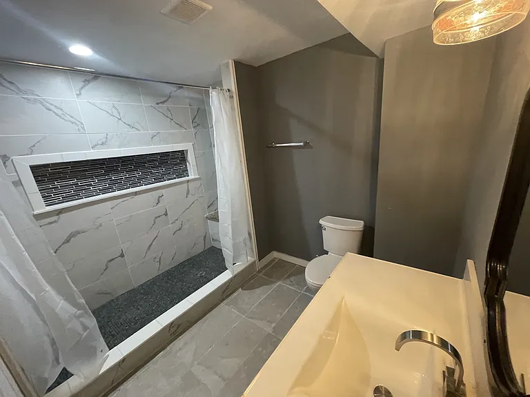 806 E 38th St #3 — Photo 3