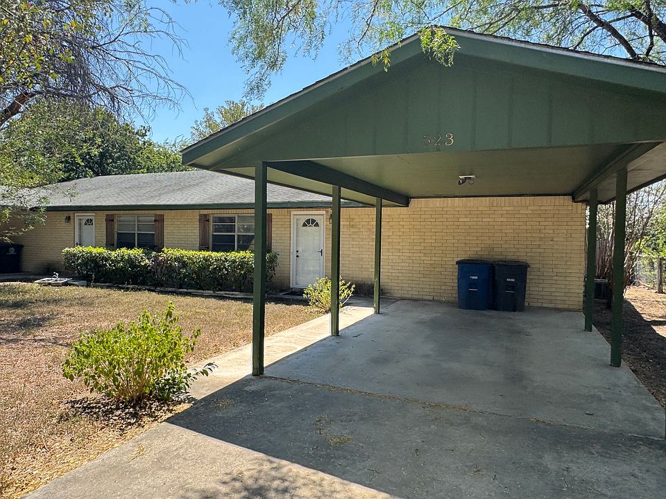Duplex Right side
523 Buttercup off of Gruene Rd. in New Braunfels.