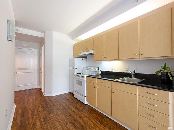 3rd image of 140 S Van Ness Ave #335