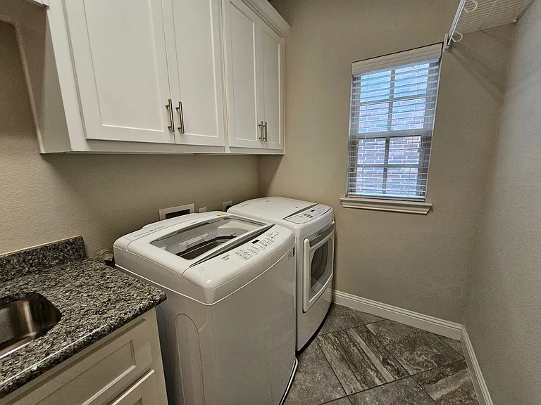 988 Shadyside Ln — Photo 27