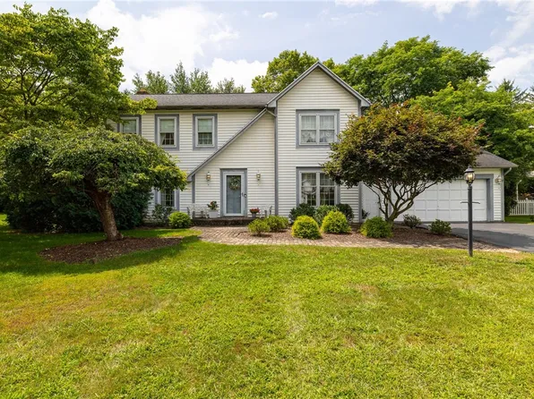53 Falcon Trl, Pittsford, NY 14534