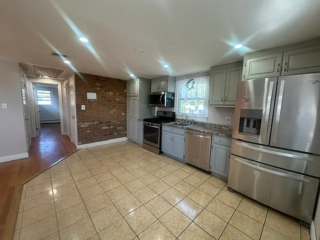 2 bed, $2,100 — Photo 4