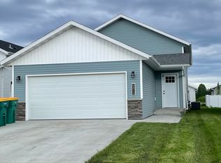 6813 Thomas St, Horace, ND 58047