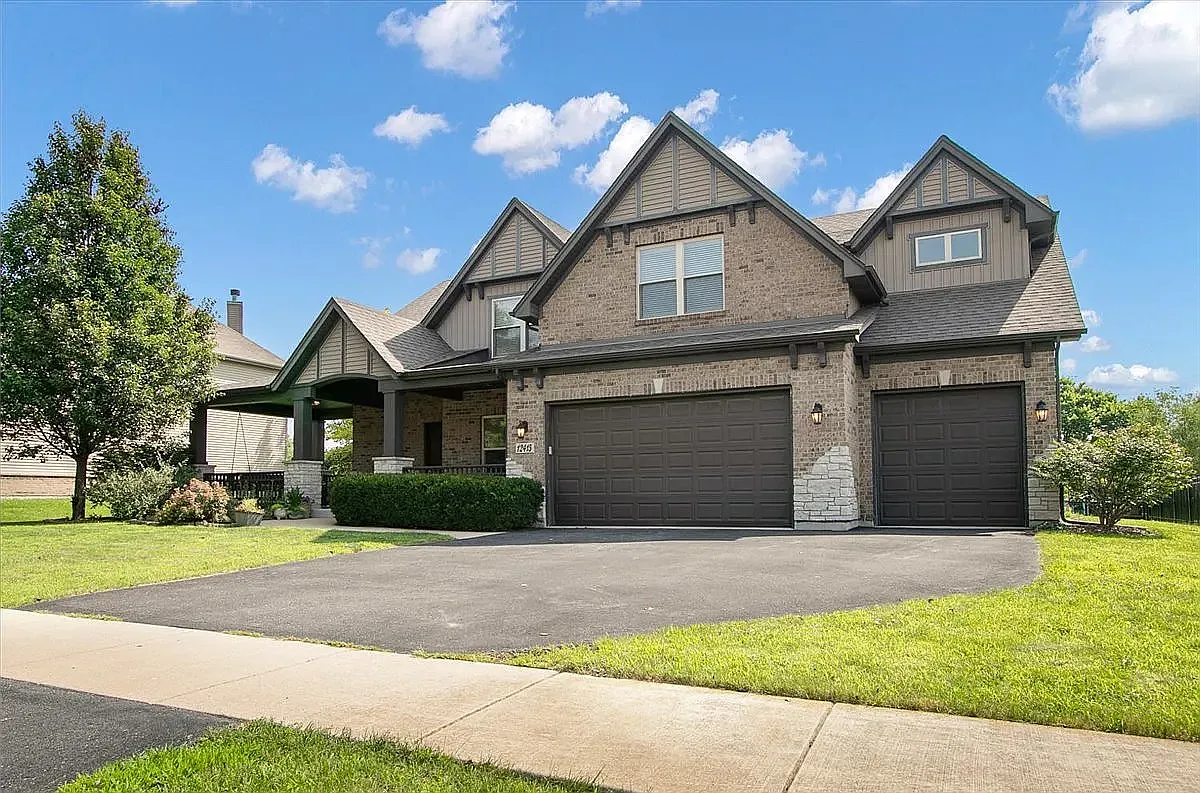 5 bed, 3385 sqft, $5,750 — Photo 1