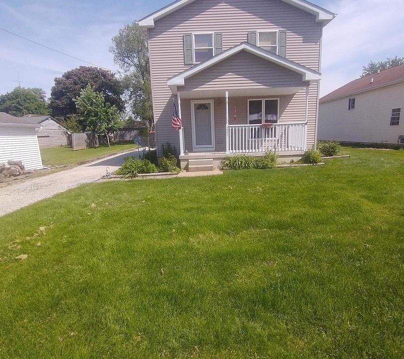 1st image of 221 E Scott St