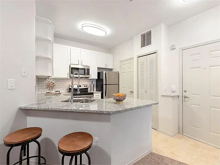 1131 Courtney Trace Dr — Photo 15