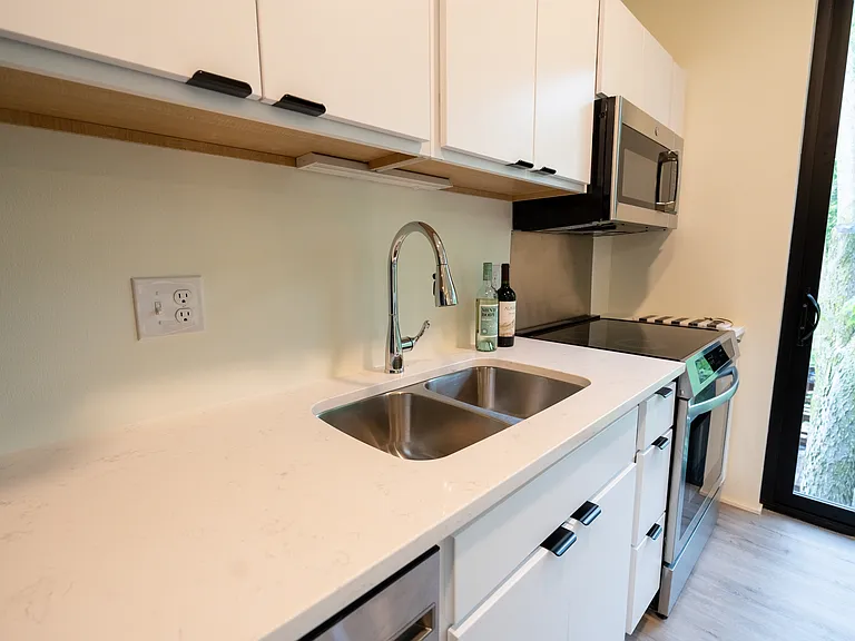 2716 Grand Ave S #102 — Photo 5