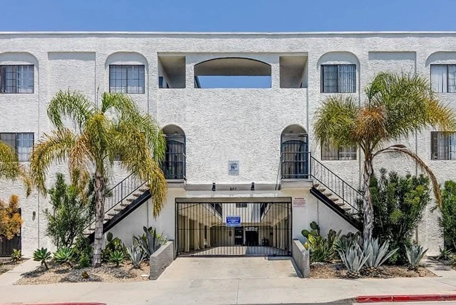 501 Hyde Park Pl — Photo 1