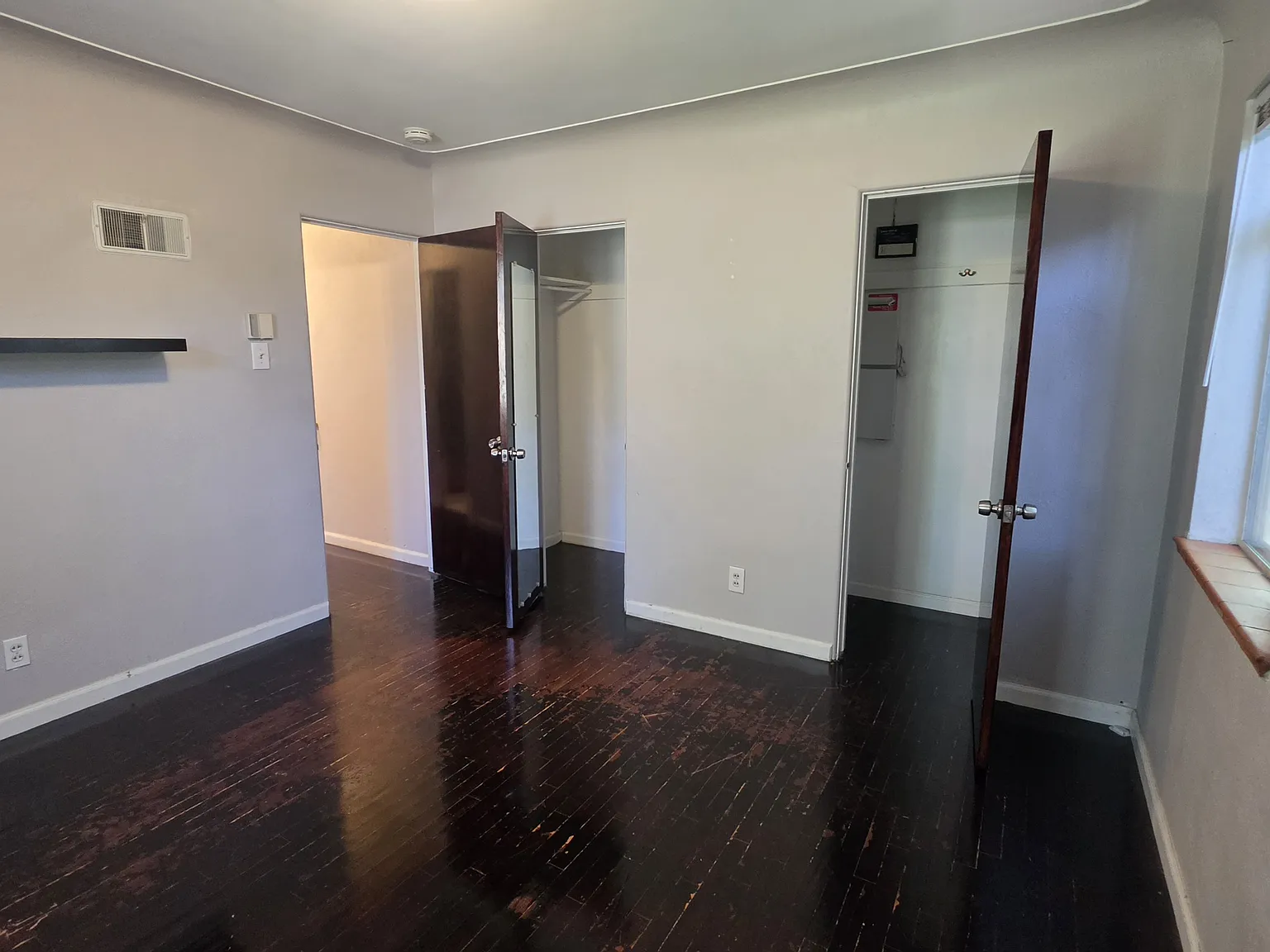 2 bed, 1000 sqft, $2,395 — Photo 2