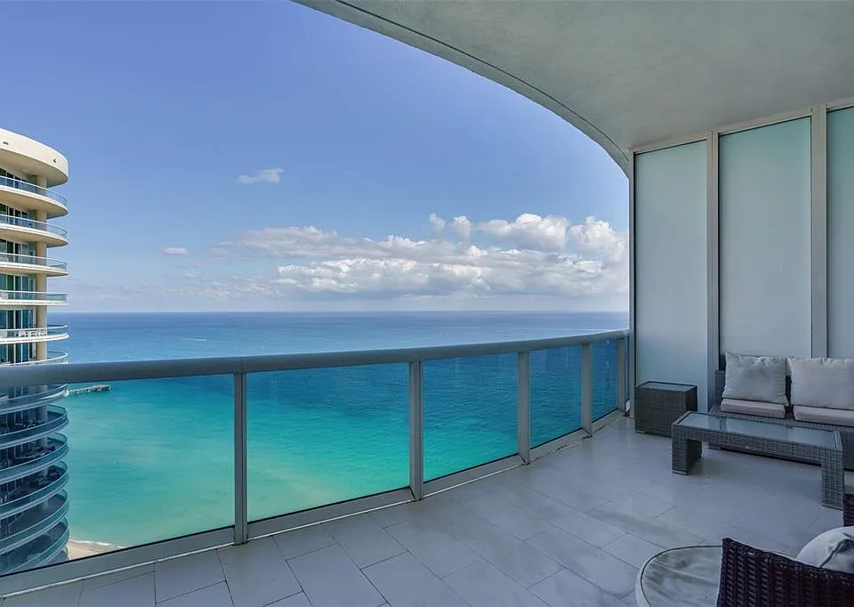 16001 Collins Ave #3203