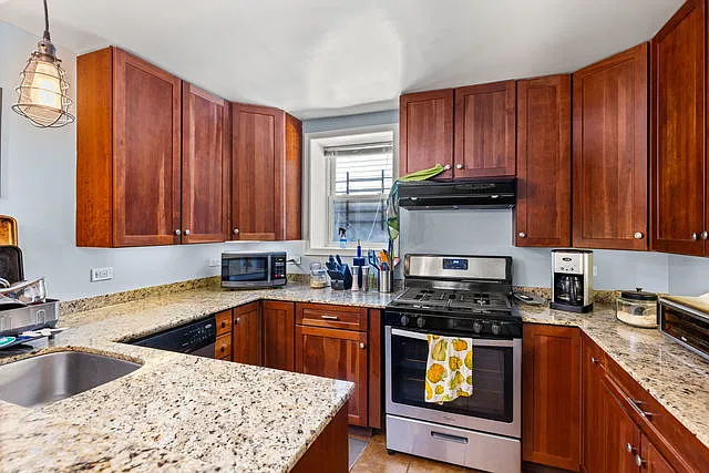 3 bed, 1700 sqft, $4,495 — Photo 3