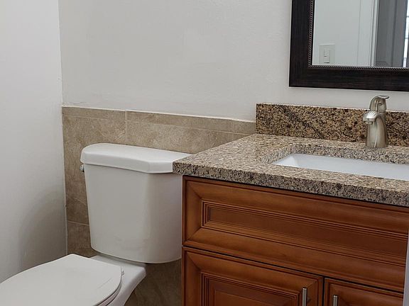 5th image of 1053 Harwood E #1053