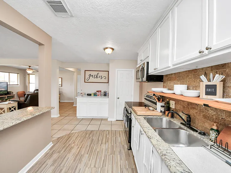 2806 Oak Dr — Photo 19