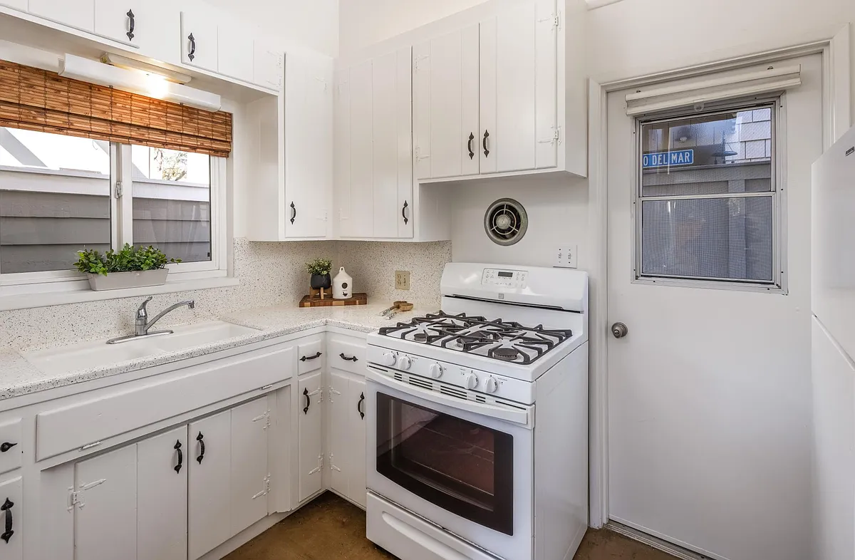 Building Photo - 235 28th St