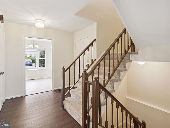 4th image of 7561 Heatherton Ln
