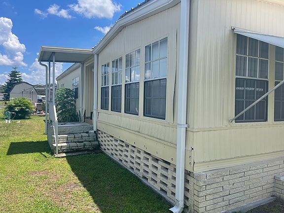 3rd image of 748 Chaparral Dr