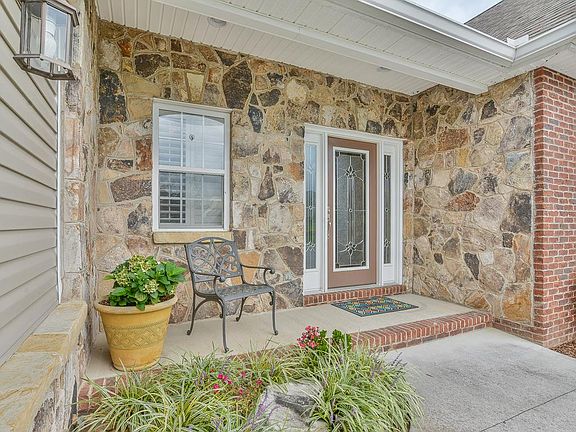 4th image of 1020 Rachels Way