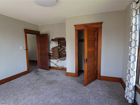 3rd image of 718 Clark St