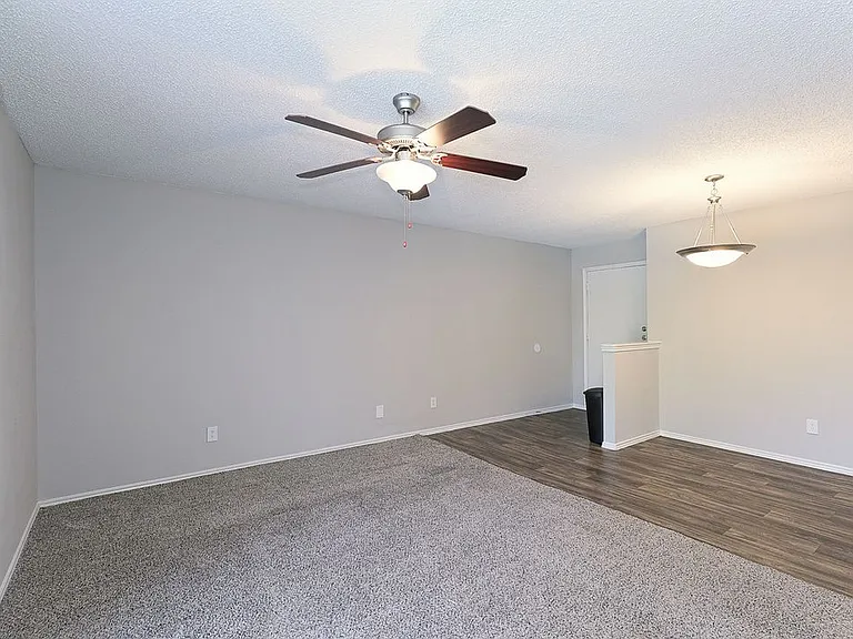 City Crest Apartments — Photo 36