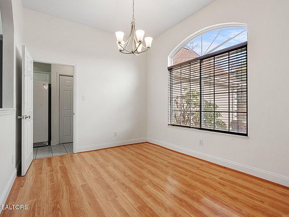 5th image of 2401 Blue Meadow Ln