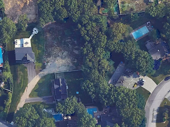 7 Fairfax Drive, Farmingville, NY 11738