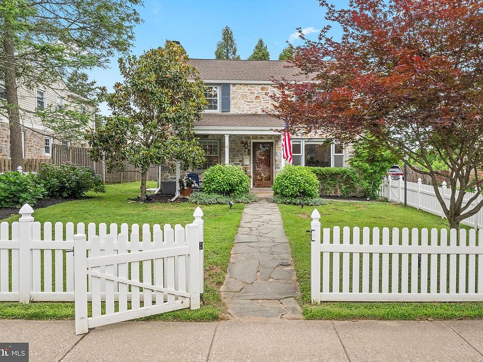 1st image of 4 Lowrys Ln