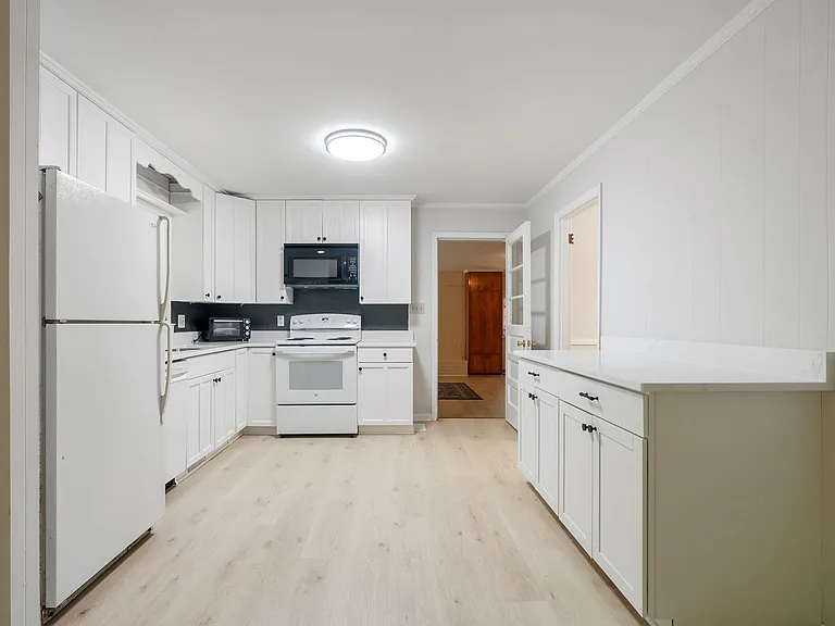 705 Shady Lawn Rd — Photo 4