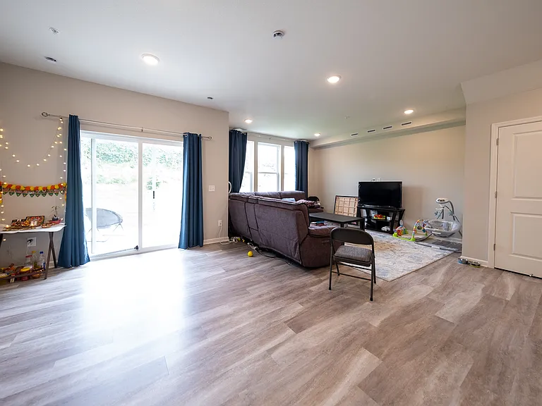 Dinette/Living Room