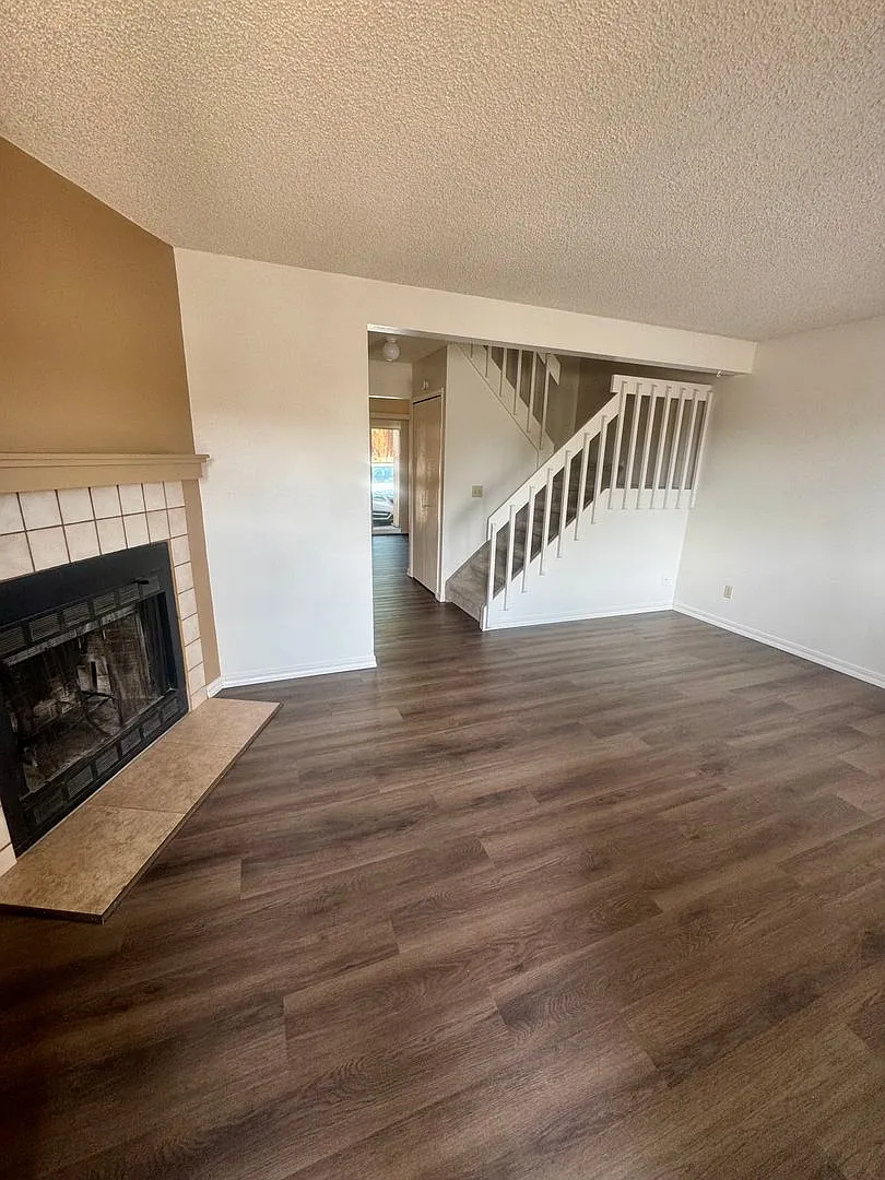 Two story 2 bedroom townhome centrally located! — Photo 4