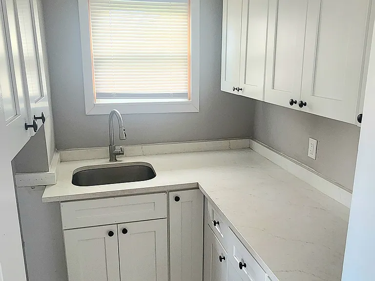 65 W Cole St #3R — Photo 5